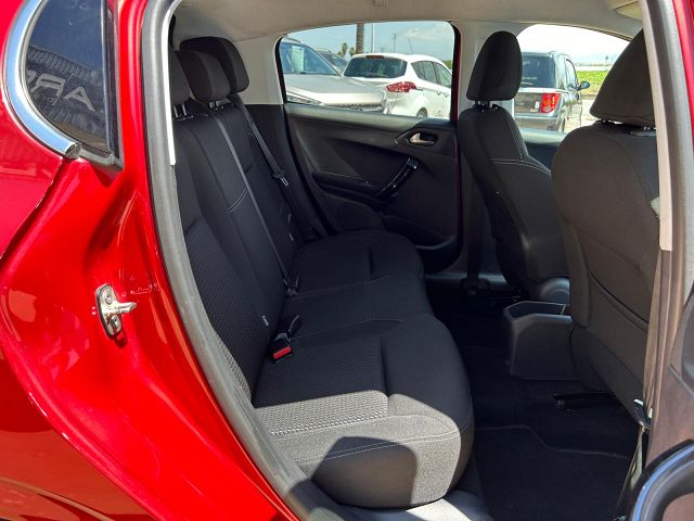 PEUGEOT 208 1.2 E-THP TECH EDITION AUTO SPANISH LHD IN SPAIN 16000 MILES 2019